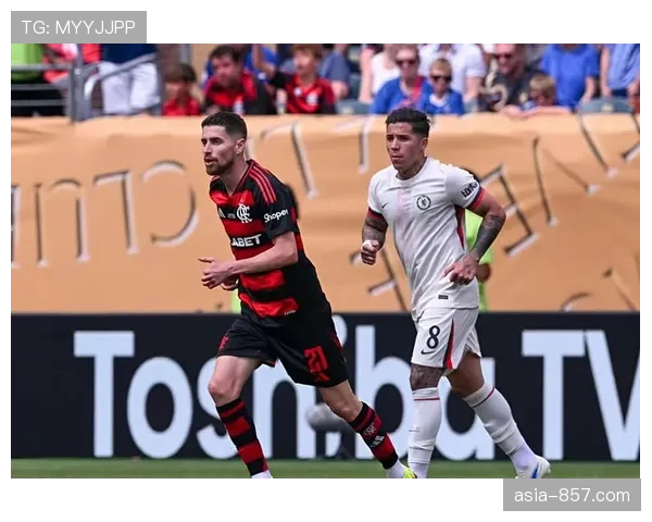 观察:拜仁慕尼黑采用不对称的4-2-3-1阵型,试图激活萨内在左路的冲击力 观察:拜仁慕尼黑采用不对称的4-2-3-1阵型,试图激活萨内在左路的冲击力